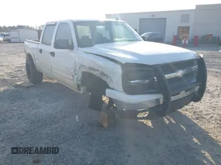 2006 Chevrolet Silverado 1500 LT1 with VIN 2GCEK13T861144372, listed as a IAAI auction lot 41564008 with 295,445 mi miles. Bid and sale history available at carsss.com. Image 6.