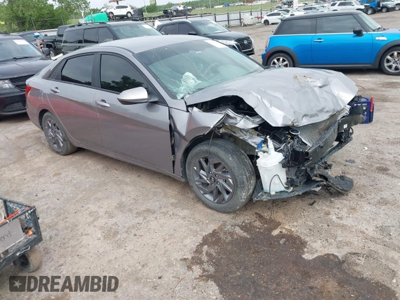 2024 Hyundai Elantra SEL z VIN KMHLM4DG2RU642396, wystawiony jako IAAI lot #42126260 z przebiegiem 15 225 mil mil oraz . Historia ofert i sprzedaży dostępna na DreamBid. Obrazek 1.