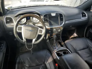 2013 Chrysler 300 C z VIN 2C3CCAET9DH713384, wystawiony jako Copart lot #53731205 z przebiegiem 116 593 mil mil oraz Szkoda całkowita • Salvage title. Historia ofert i sprzedaży dostępna na DreamBid. Obrazek 8.