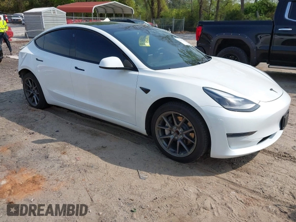 2021 Tesla Model 3 Standard Range Plus z VIN 5YJ3E1EA9MF027985, wystawiony jako IAAI lot #42045254 z przebiegiem 42 353 mil mil oraz . Historia ofert i sprzedaży dostępna na DreamBid. Obrazek 1.