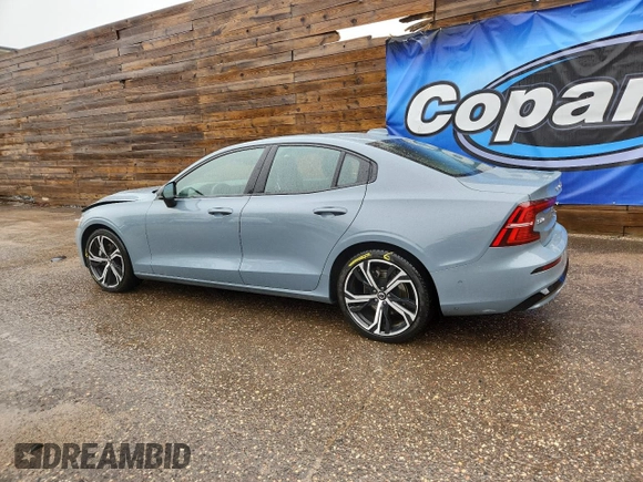 2024 Volvo S60 Plus Dark Theme z VIN 7JRL12TL4RG280801, wystawiony jako Copart lot #59200795 z przebiegiem 29 046 mil mil oraz Czysty tytuł • Clean title. Historia ofert i sprzedaży dostępna na DreamBid. Obrazek 2.
