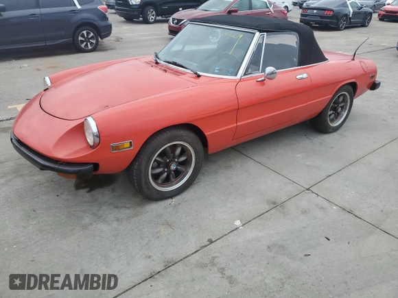 1975 Alfa Romeo Spider z VIN AR3047546, wystawiony jako Copart lot #74561034 z przebiegiem 59 884 mil mil oraz Szkoda całkowita • Salvage title. Historia ofert i sprzedaży dostępna na DreamBid. Obrazek 1.