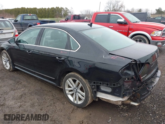 2017 Volkswagen Passat SE z VIN 1VWGT7A30HC031442, wystawiony jako IAAI lot #42008142 z przebiegiem 171 069 mil mil oraz . Historia ofert i sprzedaży dostępna na DreamBid. Obrazek 3.