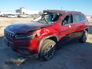 2019 Jeep Cherokee Latitude Plus z VIN 1C4PJLLB8KD246932, wystawiony jako IAAI lot #41448678 z przebiegiem 92 021 mil mil oraz . Historia ofert i sprzedaży dostępna na DreamBid. Obrazek 2.