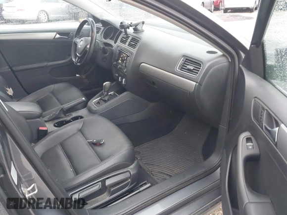 2015 Volkswagen Jetta SE with VIN 3VWD07AJ4FM306977, listed as a IAAI auction lot 41719328 with 105,680 mi miles and . Bid and sale history available at DreamBid. Image 5.