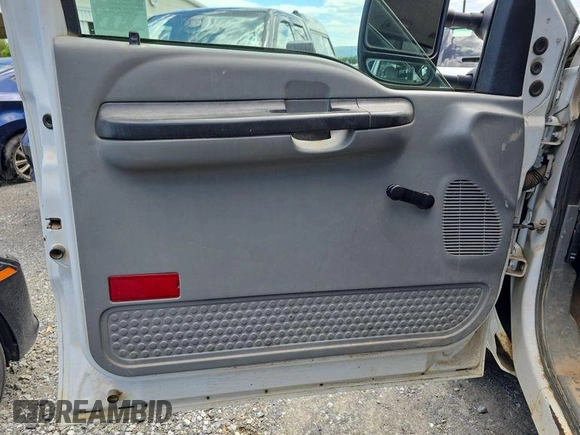 2007 Ford F-250 with VIN 1FDNF20557EA47058, listed as a IAAI auction lot 42631275 with 40,425 mi miles and . Bid and sale history available at DreamBid. Image 8.