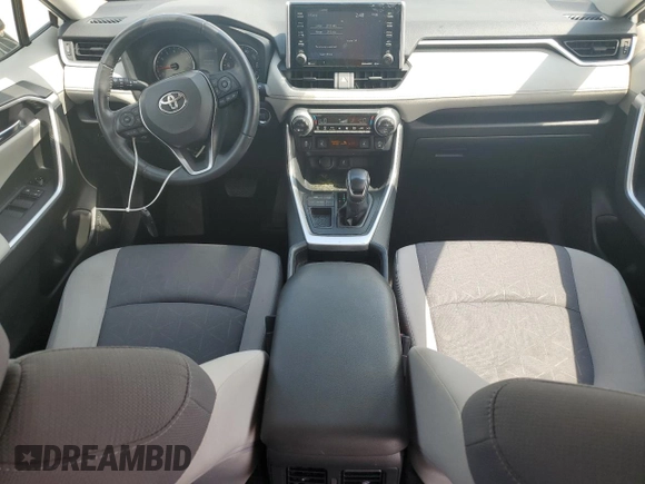 2020 Toyota RAV4 XLE with VIN JTMW1RFV8LD060197, listed as a Copart auction lot 61223725 with 33,135 mi miles and Salvage title. Bid and sale history available at DreamBid. Image 8.
