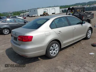 2012 Volkswagen Jetta SE z VIN 3VWDP7AJ6CM127542, wystawiony jako IAAI lot #42405701 z przebiegiem 137 240 mil mil oraz . Historia ofert i sprzedaży dostępna na DreamBid. Obrazek 4.