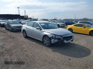 2019 Nissan Altima 2.5 S with VIN 1N4BL4BW0KC142252, listed as a IAAI auction lot 41722876 with 28,677 mi miles. Bid and sale history available at carsss.com. Image 1.