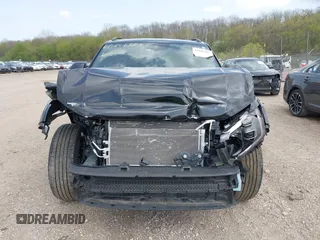2024 Volkswagen Atlas SE z VIN 1V2KE2CA5RC227558, wystawiony jako IAAI lot #41645555 z przebiegiem 22 117 mil mil oraz . Historia ofert i sprzedaży dostępna na DreamBid. Obrazek 13.