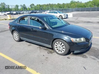2005 Volvo S40 with VIN YV1MS382X52120252, listed as a IAAI auction lot 42036354 with 148,281 mi miles. Bid and sale history available at carsss.com. Image 1.