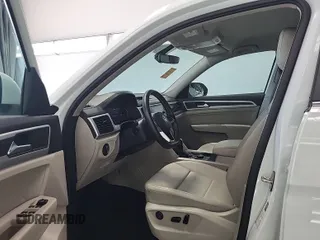 2023 Volkswagen Atlas SE с VIN 1V2HR2CA7PC526108, выставлен на аукционе IAAI как лот 42844449 с пробегом 38 696 миль миль и . История ставок и продаж доступна на DreamBid. Изображение 25.