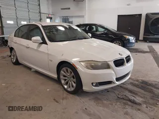 2011 BMW 3 Series 328i with VIN WBAPH7G55BNN02281, listed as a IAAI auction lot 41357797 with 118,224 mi miles. Bid and sale history available at carsss.com. Image 1.