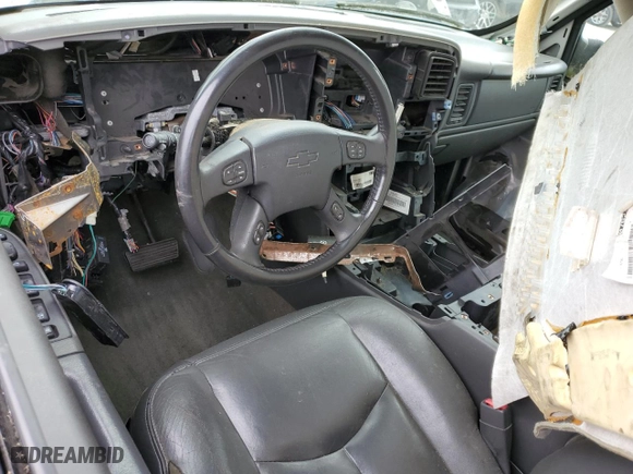 2005 Chevrolet Silverado 2500HD LS with VIN 1GCHK23U65F973475, listed as a Copart auction lot 58332074 with 0 mi miles and Salvage Title. Bid and sale history available at carsss.com. Image 8.