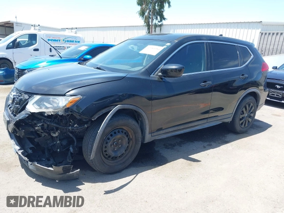 2017 Nissan Rogue S z VIN JN8AT2MT7HW381998, wystawiony jako IAAI lot #42384384 z przebiegiem 109 842 mil mil oraz . Historia ofert i sprzedaży dostępna na DreamBid. Obrazek 17.