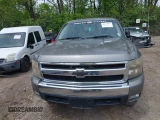 2007 Chevrolet Silverado 1500 LTZ with VIN 2GCEK13M471660691, listed as a IAAI auction lot 42152051 with 210,906 mi miles. Bid and sale history available at carsss.com. Image 18.