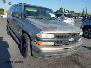 2000 Chevrolet Suburban LS with VIN 3GNEC16T3YG164300, listed as a IAAI auction lot 42003857 with 204,721 mi miles. Bid and sale history available at carsss.com. Image 1.