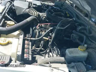 2008 Jeep Wrangler Unlimited Sahara с VIN 1J8GA591X8L628123, выставлен на аукционе IAAI как лот 43102623 с пробегом 231 500 миль миль и . История ставок и продаж доступна на DreamBid. Изображение 19.