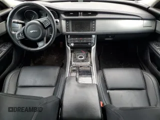 2016 Jaguar XF 35t Premium z VIN SAJBD4BV4GCY11212, wystawiony jako Copart lot #72271964 z przebiegiem 39 753 mil mil oraz Szkoda całkowita • Salvage title. Historia ofert i sprzedaży dostępna na DreamBid. Obrazek 8.