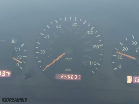 2003 Mercedes-Benz M-Class 3.7L with VIN 4JGAB57E13A448528, listed as a IAAI auction lot 41953003 with 256,637 mi miles. Bid and sale history available at carsss.com. Image 7.