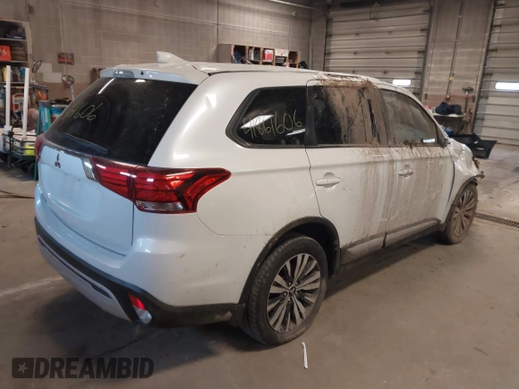 2020 Mitsubishi Outlander ES with VIN JA4AD2A38LZ017751, listed as a IAAI auction lot 41861606 with 116,669 mi miles. Bid and sale history available at carsss.com. Image 4.
