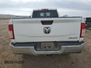 2023 Ram 2500 Tradesman z VIN 3C6UR5HJ6PG500730, wystawiony jako Copart lot #57287255 z przebiegiem 124 467 mil mil oraz Szkoda całkowita • Salvage title. Historia ofert i sprzedaży dostępna na DreamBid. Obrazek 6.