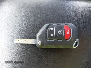 2022 Jeep Gladiator Texas Trail z VIN 1C6HJTAG2NL176011, wystawiony jako IAAI lot #42193864 z przebiegiem 27 219 mil mil oraz . Historia ofert i sprzedaży dostępna na DreamBid. Obrazek 11.