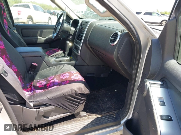 2009 Mercury Mountaineer Premier with VIN 4M2EU38E49UJ02638, listed as a IAAI auction lot 42017692 with 277,374 mi miles and . Bid and sale history available at DreamBid. Image 5.