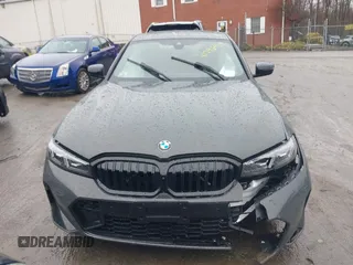 2025 BMW 3 Series 330i xDrive z VIN 3MW89CW03S8F10916, wystawiony jako IAAI lot #41796919 z przebiegiem 1497 mil mil oraz . Historia ofert i sprzedaży dostępna na DreamBid. Obrazek 12.
