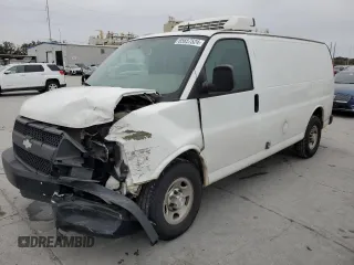 2015 Chevrolet Express Cargo z VIN 1GCWGFCF0F1286668, wystawiony jako Copart lot #85657524 z przebiegiem 107 760 mil mil oraz Szkoda całkowita • Salvage title. Historia ofert i sprzedaży dostępna na DreamBid. Obrazek 1.
