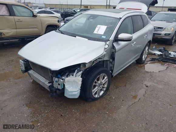2016 Volvo XC60 T5 Drive-E Premier with VIN YV440MDK0G2826671, listed as a IAAI auction lot 41466201 with 81,659 mi miles. Bid and sale history available at carsss.com. Image 18.