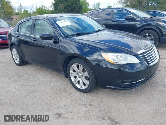 2012 Chrysler 200 Touring z VIN 1C3CCBBBXCN181764, wystawiony jako IAAI lot #42355361 z przebiegiem 117 353 mil mil oraz . Historia ofert i sprzedaży dostępna na DreamBid. Obrazek 1.