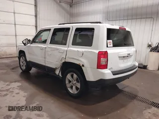 2015 Jeep Patriot High Altitude z VIN 1C4NJRFB2FD197416, wystawiony jako IAAI lot #42382197 z przebiegiem 143 695 mil mil oraz . Historia ofert i sprzedaży dostępna na DreamBid. Obrazek 3.