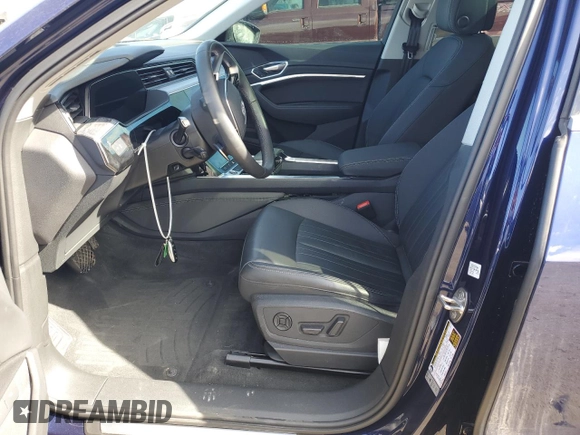2021 Audi e-tron Premium z VIN WA1AAAGE9MB023564, wystawiony jako Copart lot #43758054 z przebiegiem 28 448 mil mil oraz Szkody całkowita. Historia ofert i sprzedaży dostępna na DreamBid. Obrazek 7.