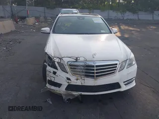 2013 Mercedes-Benz E-Class E 350 Luxury with VIN WDDHF8JB3DA767833, listed as a IAAI auction lot 40347863 with 90,981 mi miles. Bid and sale history available at carsss.com. Image 12.