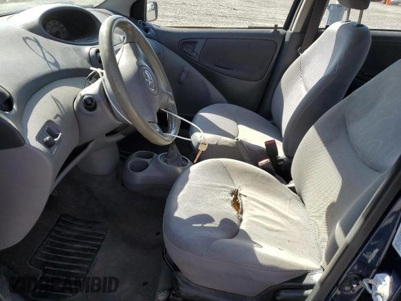 2003 Toyota ECHO z VIN JTDBT123835041996, wystawiony jako Copart lot #51505215 z przebiegiem 292 913 mil mil oraz Czysty tytuł • Clean title. Historia ofert i sprzedaży dostępna na DreamBid. Obrazek 7.