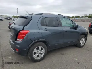 2021 Chevrolet Trax LT z VIN KL7CJLSM4MB365607, wystawiony jako Copart lot #57070515 z przebiegiem 67 813 mil mil oraz Szkoda całkowita • Salvage title. Historia ofert i sprzedaży dostępna na DreamBid. Obrazek 3.