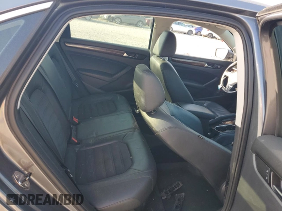 2013 Volkswagen Passat SEL Premium z VIN 1VWCN7A36DC135095, wystawiony jako Copart lot #57338905 z przebiegiem 151 843 mil mil oraz Szkoda całkowita • Salvage title. Historia ofert i sprzedaży dostępna na DreamBid. Obrazek 10.