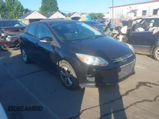 2013 Ford Focus SE z VIN 1FADP3F29DL216818, wystawiony jako IAAI lot #42347855 z przebiegiem 138 921 mil mil oraz . Historia ofert i sprzedaży dostępna na DreamBid. Obrazek 1.
