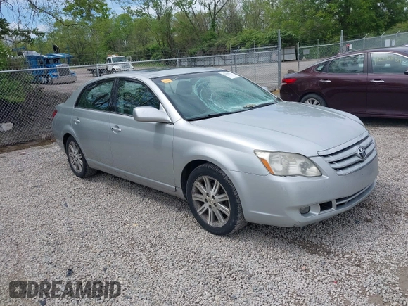 2007 Toyota Avalon XL z VIN 4T1BK36B77U198619, wystawiony jako IAAI lot #42204373 z przebiegiem 348 721 mil mil oraz . Historia ofert i sprzedaży dostępna na DreamBid. Obrazek 1.