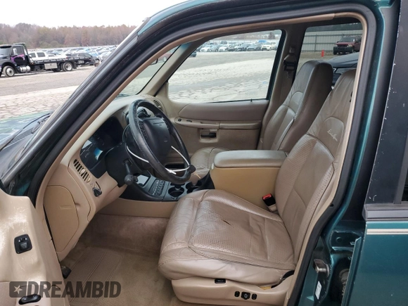 1998 Ford Explorer XLT z VIN 1FMZU32P7WUC59363, wystawiony jako Copart lot #83879354 z przebiegiem 304 490 mil mil oraz Czysty tytuł • Clean title. Historia ofert i sprzedaży dostępna na DreamBid. Obrazek 7.
