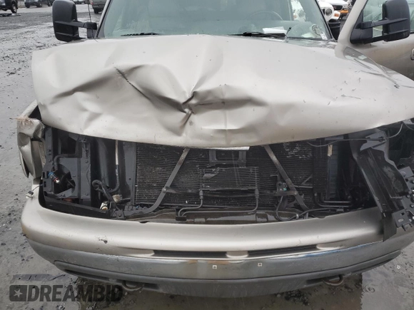 2000 Chevrolet Suburban LS with VIN 3GNFK16TXYG205867, listed as a Copart auction lot 87032424 with 307,632 mi miles and Salvage title. Bid and sale history available at DreamBid. Image 12.