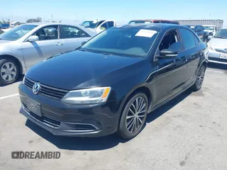 2011 Volkswagen Jetta SE with VIN 3VWDZ7AJ0BM372281, listed as a IAAI auction lot 42637020 with 194,195 mi miles and . Bid and sale history available at DreamBid. Image 2.