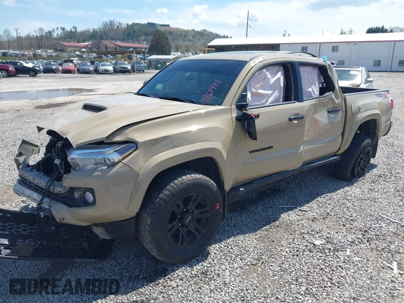 2020 Toyota Tacoma SR5 z VIN 3TMCZ5AN1LM300447, wystawiony jako IAAI lot #41961434 z przebiegiem 42 090 mil mil oraz . Historia ofert i sprzedaży dostępna na DreamBid. Obrazek 17.