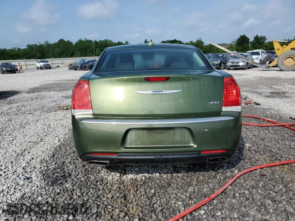 2018 Chrysler 300 Touring L z VIN 2C3CCAAG4JH340405, wystawiony jako Copart lot #55503225 z przebiegiem Nie podano mil oraz Szkody całkowita. Historia ofert i sprzedaży dostępna na DreamBid. Obrazek 6.