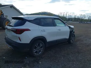 2021 Kia Seltos LX z VIN KNDEPCAA7M7213292, wystawiony jako IAAI lot #42092576 z przebiegiem 35 664 mil mil oraz . Historia ofert i sprzedaży dostępna na DreamBid. Obrazek 4.