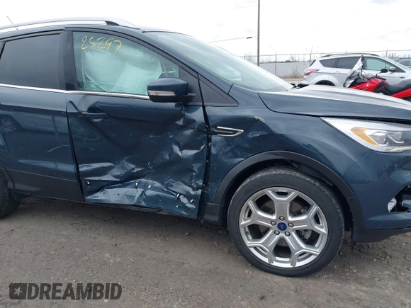 2019 Ford Escape Titanium with VIN 1FMCU9J95KUC28621, listed as a IAAI auction lot 41825297 with 60,373 mi miles. Bid and sale history available at carsss.com. Image 6.