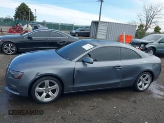 2013 Audi A5 Premium Plus z VIN WAULFAFR8DA070141, wystawiony jako IAAI lot #41729584 z przebiegiem 176 662 mil mil oraz . Historia ofert i sprzedaży dostępna na DreamBid. Obrazek 14.