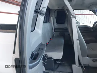 2006 Ford F-250 XL z VIN 1FTSX21P66ED70750, wystawiony jako IAAI lot #42532825 z przebiegiem 221 630 mil mil oraz . Historia ofert i sprzedaży dostępna na DreamBid. Obrazek 8.