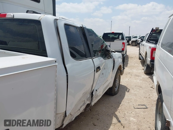 2022 Ford F-250 XL z VIN 1FD7X2A60NEF90764, wystawiony jako IAAI lot #42086688 z przebiegiem 108 681 mil mil oraz . Historia ofert i sprzedaży dostępna na DreamBid. Obrazek 6.
